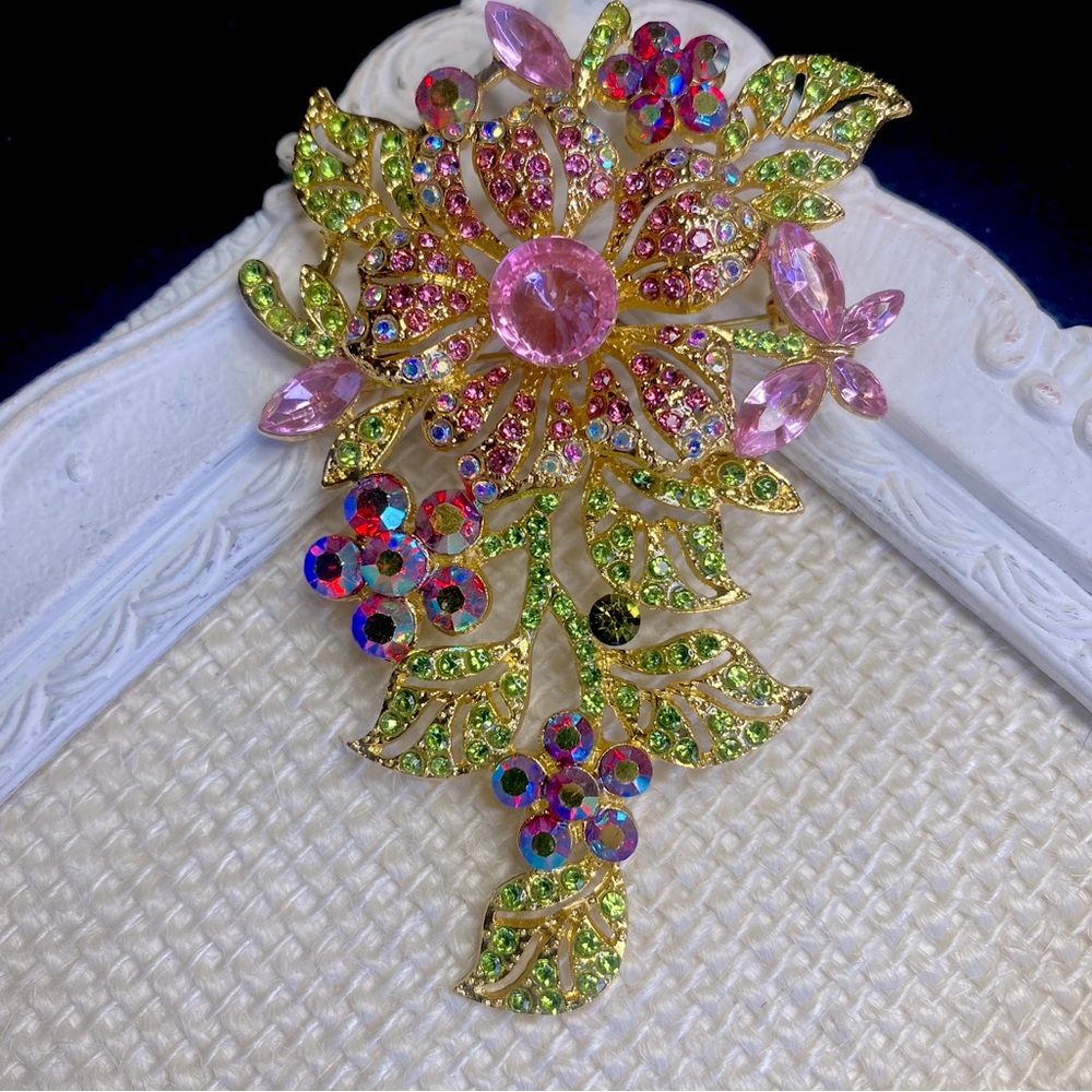 Large Flower Statement Pink Bling Brooch pin - Picture 1 of 7